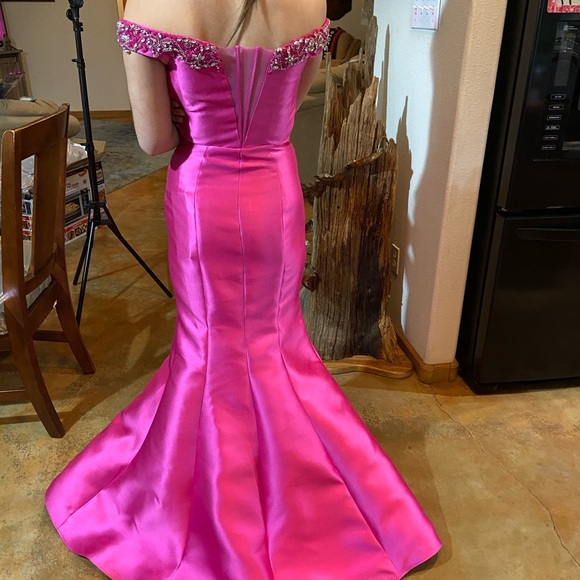 Vienna Pageant Dress - Picture 4 of 8